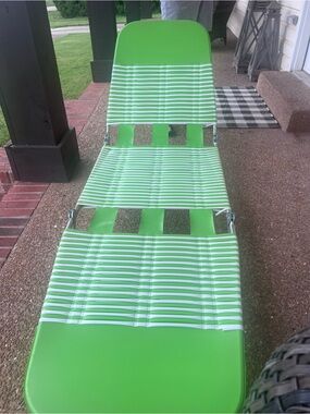 Green vinyl tube  
Lounger - Lightweight Outdoor Recliner